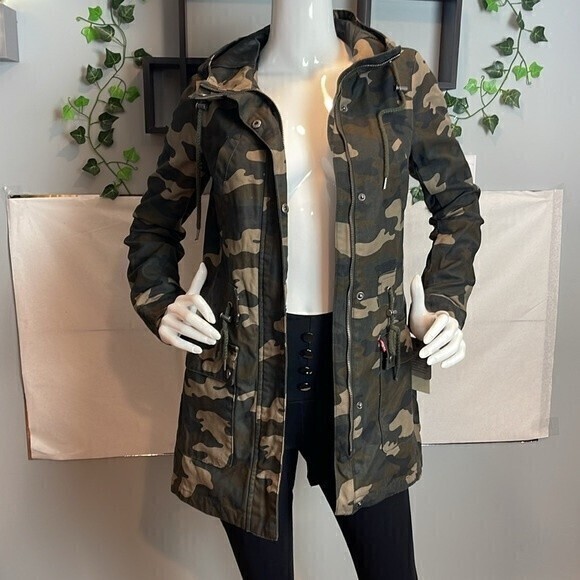 LEVI'S The Jess Cotton Fishtail Hooded Parka Jacket Green Camo Size XS - Picture 7 of 8